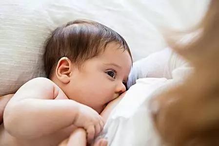 母乳对宝宝和妈妈都有哪些好处？